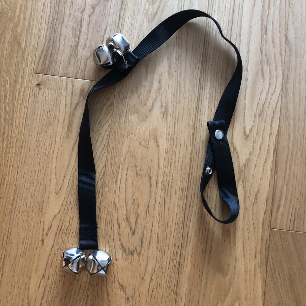 Doggo door bells for potty cues